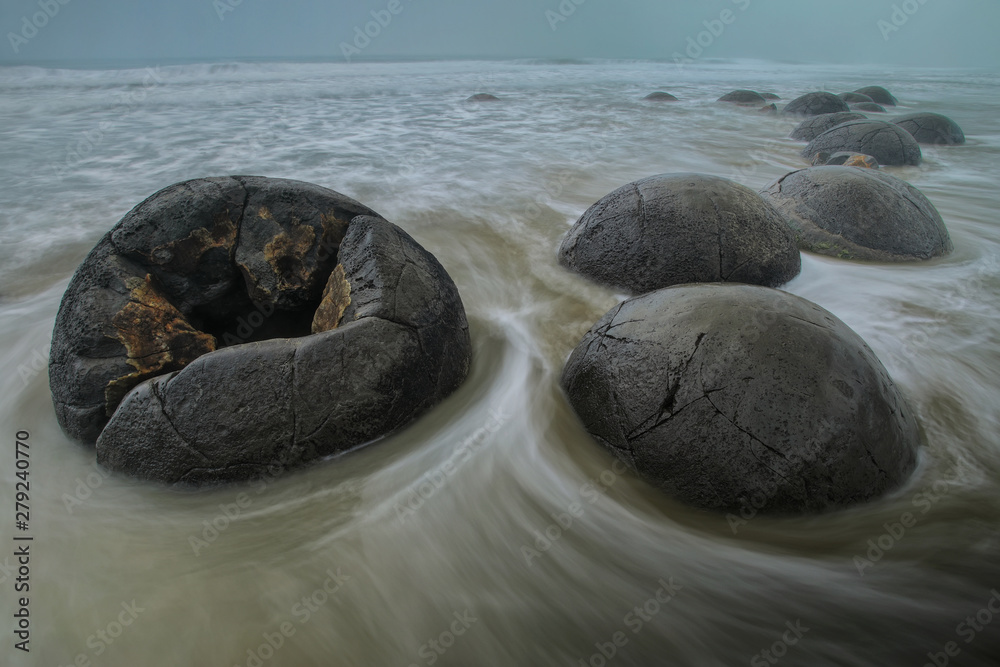 Wall mural Moeraki Boulders on Koekohe Beach, Otago, South Island, New Zealand.