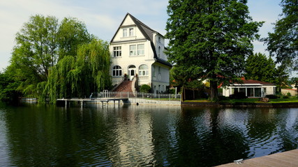 Fototapeta na wymiar wunderschöne Villa im Jugendstil in Fürstenberg an der Havel