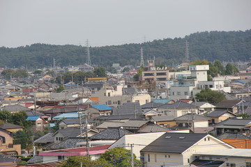 これと言って特徴のない住宅地の屋根が並ぶ風景(茨城県)