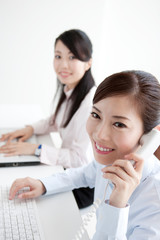 Fototapeta premium ビジネスウーマン2人