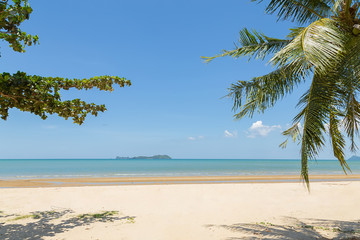 Fototapeta na wymiar Beautiful sandy beach with coconut trees And small islands in the sea. Beautiful beaches in southern Thailand.