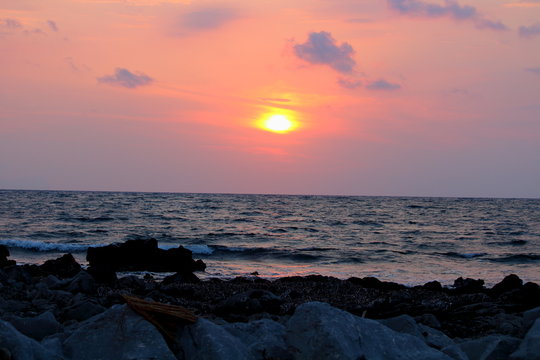 evocative immagine of sunset over the sea
