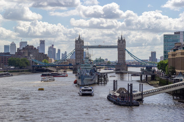 Obraz premium famous london bridge tower on thames