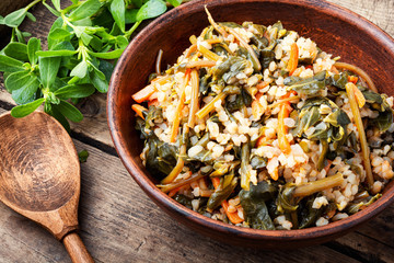 Stewed bulgur with portulak