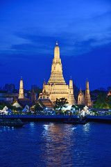 Fototapeta premium Bangkok city ,Thailand - April 15, 2019:Night time view of Wat Arun (Temple) across Chao Phraya River in Bangkok, Thailand 