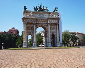 Fototapeta na wymiar View of the Arch of Peace in Milan’s Sempione Square (Arco della Pace)