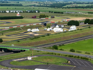 vue a&eacute;rienne de l'a&eacute;rodrome d'Abbeville et une piste de karting dans la Somme en France