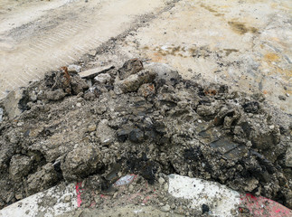 The road surface is broken at rehearsals.