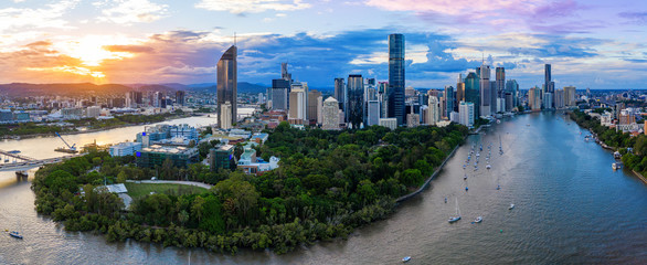 Panorama of Brisbane skyline at sunset - obrazy, fototapety, plakaty