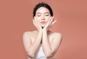  beauty woman asia and have white skin charm and brown background © harit