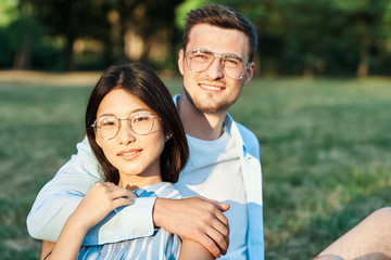 Fototapeta premium happy couple in the park