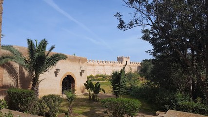 Fototapeta na wymiar Maroc, derrière la porte de la Nécropole de Rabat