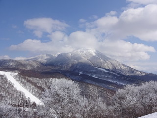 Obraz premium Landscape with snow mountain and ski field in Fukushima, Japan