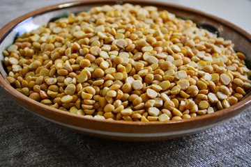 Dried peas in a clay plate	