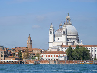 Fototapeta na wymiar scenic view to old palaces at the canale grande in Venice,