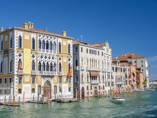Fototapeta na wymiar scenic view to old palaces at the canale grande in Venice,