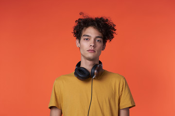 Obraz premium young man with headphones listening to music
