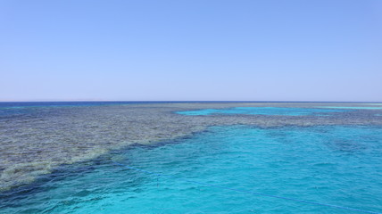 Fototapeta premium türkis blaues Wasser vom Roten Meer