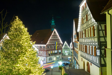 Backnang Marktstraße und Rathaus mit Weihnachtsbaum