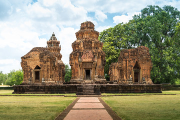 Fototapeta na wymiar Khmer Castle in Thailand Made of large brown-orange stones arranged together and carved into beautiful architecture.(Prasat Sikhoraphum, Surin, Thailand)