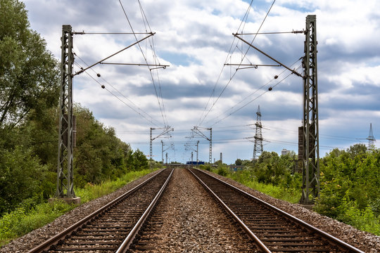 Zweigleisige Bahntrasse 