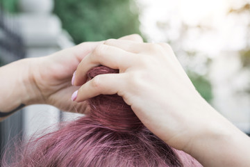 Naklejka premium Pink hair hipster head