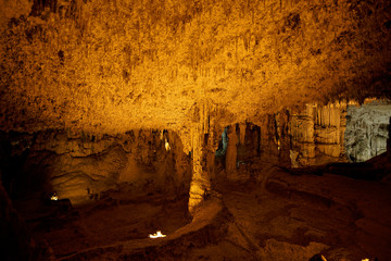 Hundrets of small stalactites hanging down inside the Imposing limestone cave (Tropfsteinhöhle) Grotta di Nettuno in Sardegna (Italy) © Adrian