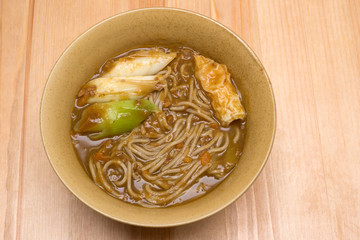 どんぶりに盛ったカレーそば