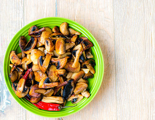 Fried mushrooms with chilli and seasonings.