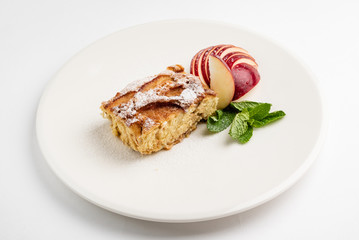 apple cake with mint
