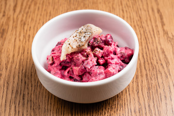 beetroot salad with herring