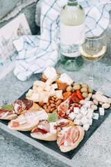 Bruschettes and a picnic with prosciutto. Flatley in Italian style with cheese .