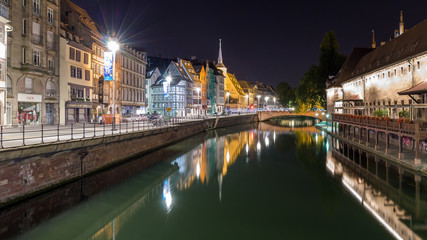 Fototapeta na wymiar Reflexions in Strasbourg at night