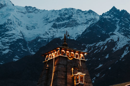 View of the top of the Kedarnath Temple with mountains in the background