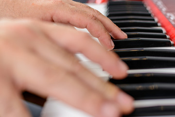 hands playing piano