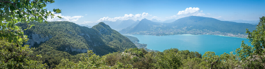 Fototapeta na wymiar Panorama du lac d'Annecy