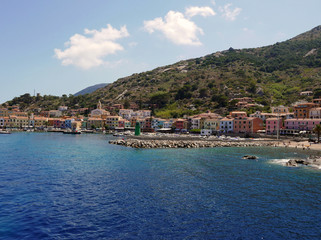 Fototapeta na wymiar bella vista marina all'Isola del Giglio, Italia, in estate