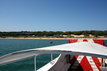 Fototapeta premium ship arriving to the bech