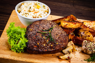 Grilled steak with potatoes and vegetables