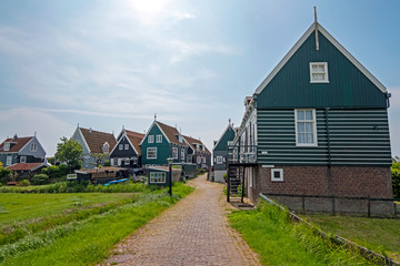 Obraz premium Traditional wooden houses on Marken in the Netherlands