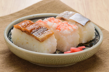 郷土料理　箱寿司