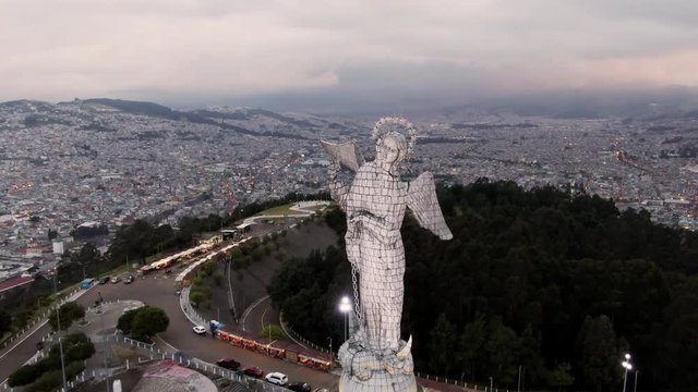 Virgen del panecillo aereo