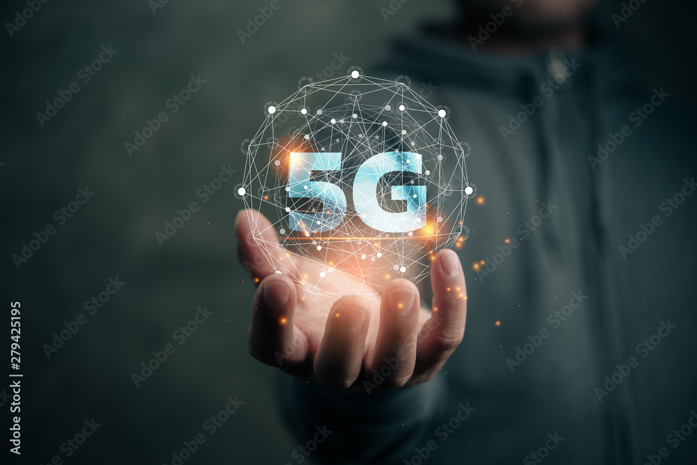 Leinwandbilder global network connection 5g on hand business man.global network connection 5g concept.