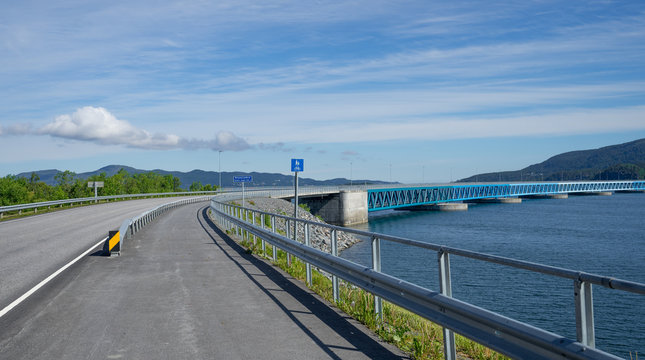The Bergs&oslash;ysund Bridge (also known as Bergsoysundbrua) is a pontoon bridge that crosses the Bergsoysundet strait between the islands of Aspoya (in Tingvoll) and Bergsoya (in Gjemnes). Norway, Europe.