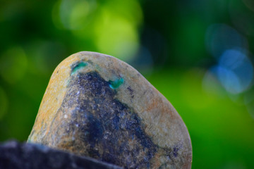 Genuine jade is a natural lump. That has not yet been cut Dark green, rare and 