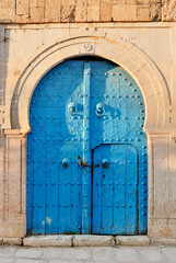 Fototapeta na wymiar Arched Doorway with Blue Studded Door, Africa, North Africa, Tunisia, Sidi Bou Said