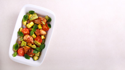 Chicken drumsticks, zucchini and tomato bake