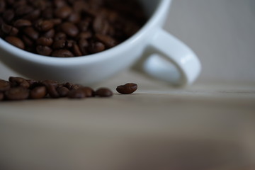 Kaffeetasse mit Kaffeebohnen