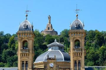 Fototapeta premium Fasada ratusza w San Sebastian, Hiszpania