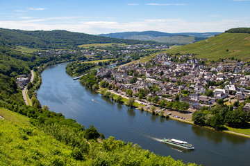 Moseltal bei Bernkastel-Kues - Blick von der Burg Landshut